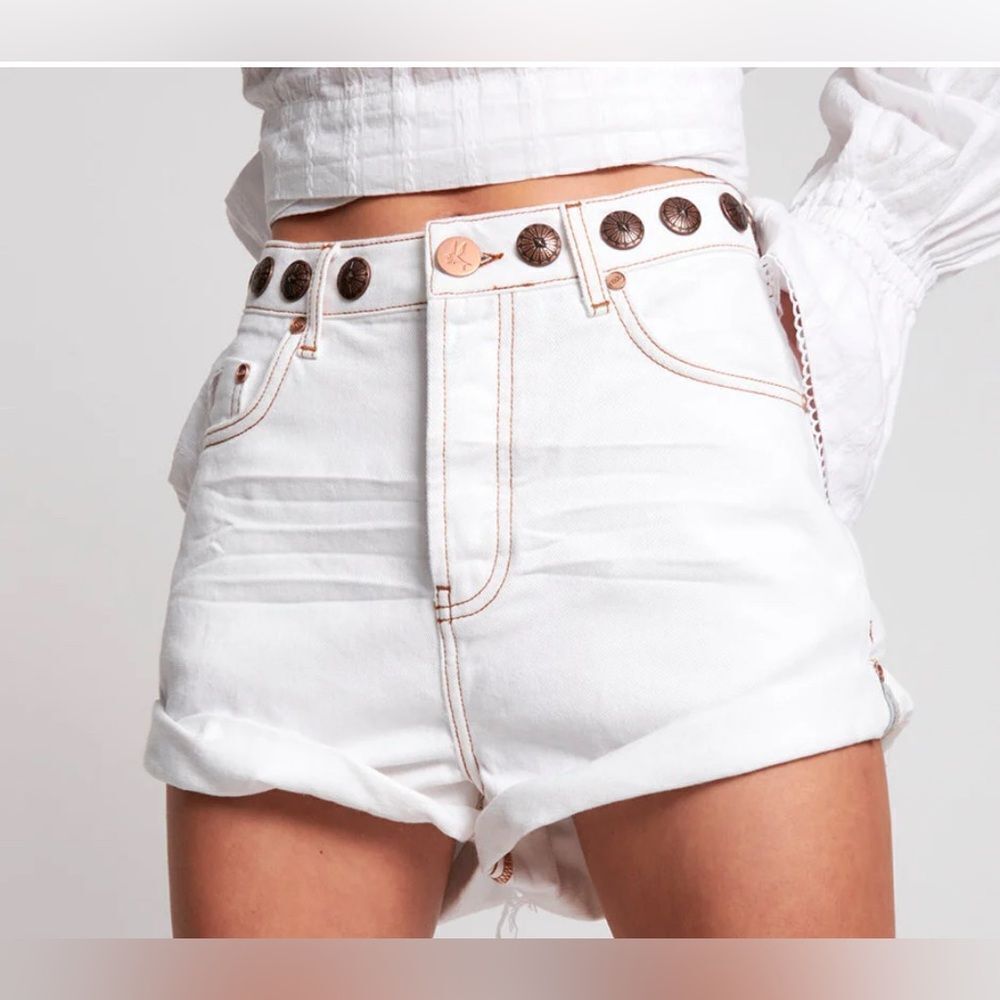 One Teaspoon studded jean short Bandits in White Beauty High Waist. 29 NWT